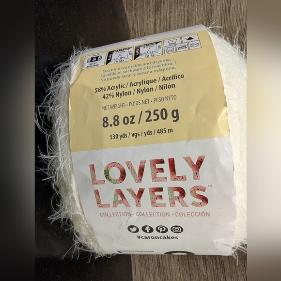 Caron Cakes Lovely Layers Latte Cake yarn Skien  8.8 oz 250g Cream - Picture 3 of 8